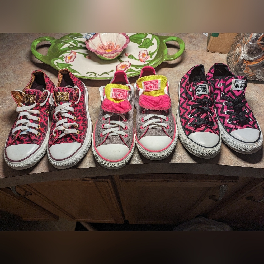 Lot of 3 converse all stars sneakers size 7